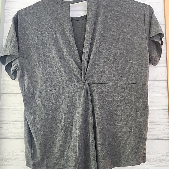 Athleta Key Hole Back Short Sleeve High Low Top Activewear Gray Women's Size XS - Picture 2 of 3